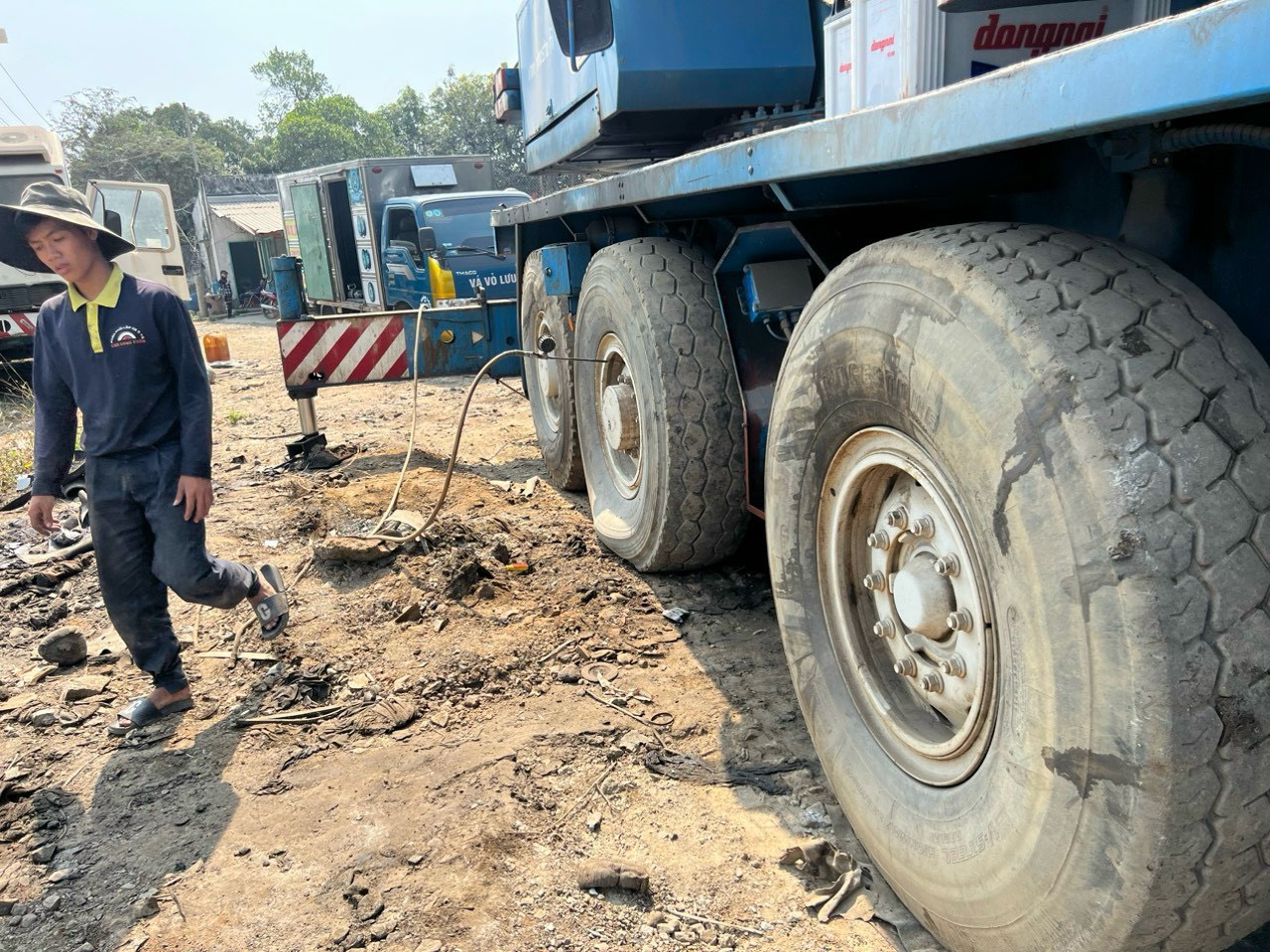 Dich vụ vá vỏ lưu động giá rẻ Bình Dương